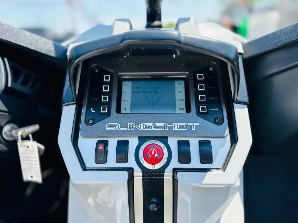 2017 Slingshot Slingshot Open Cab photo 25