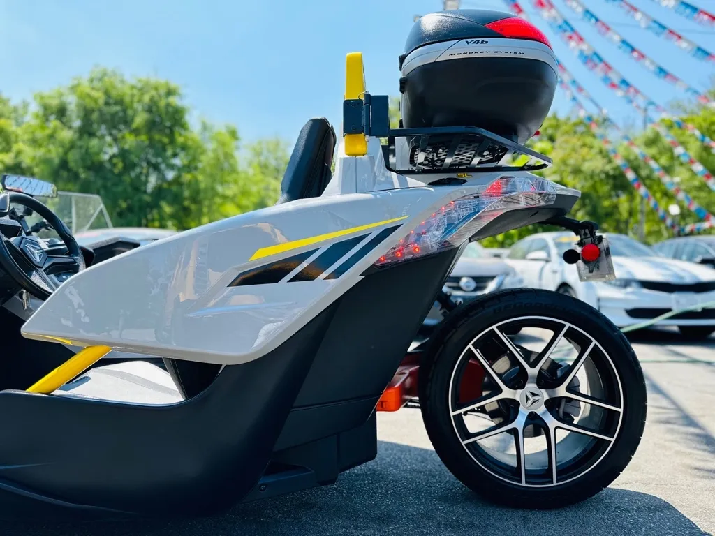 2017 Slingshot Slingshot Open Cab photo 5