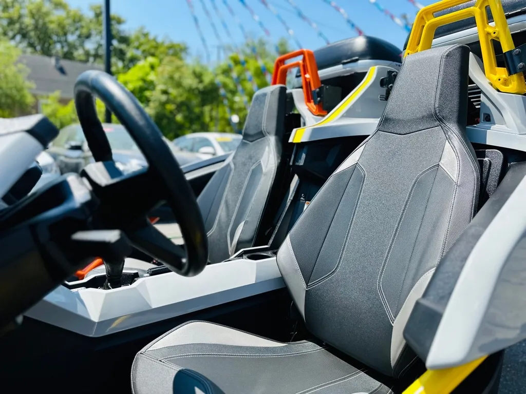 2017 Slingshot Slingshot Open Cab photo 23