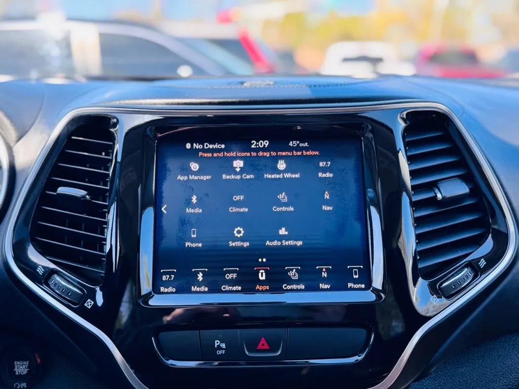 2019 Jeep Cherokee Overland photo 18