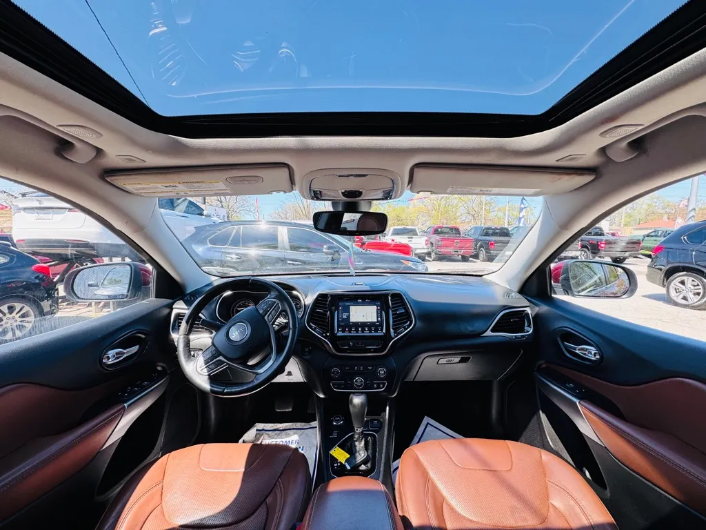 2019 Jeep Cherokee Overland photo 13
