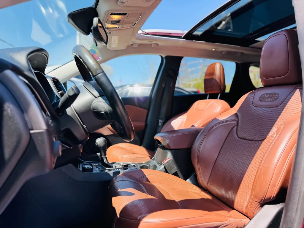 2019 Jeep Cherokee Overland photo 27