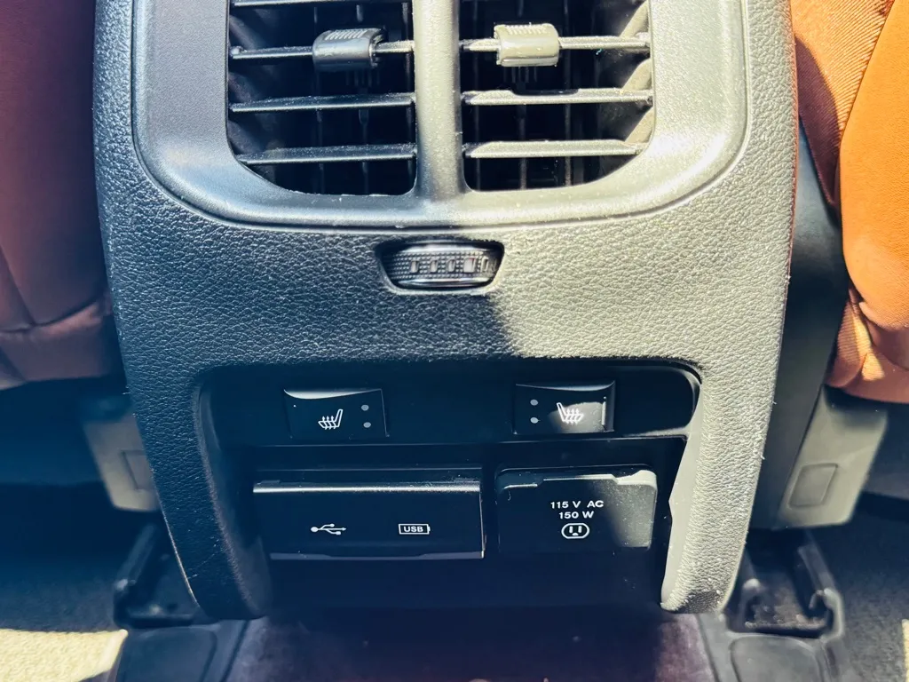 2019 Jeep Cherokee Overland photo 46