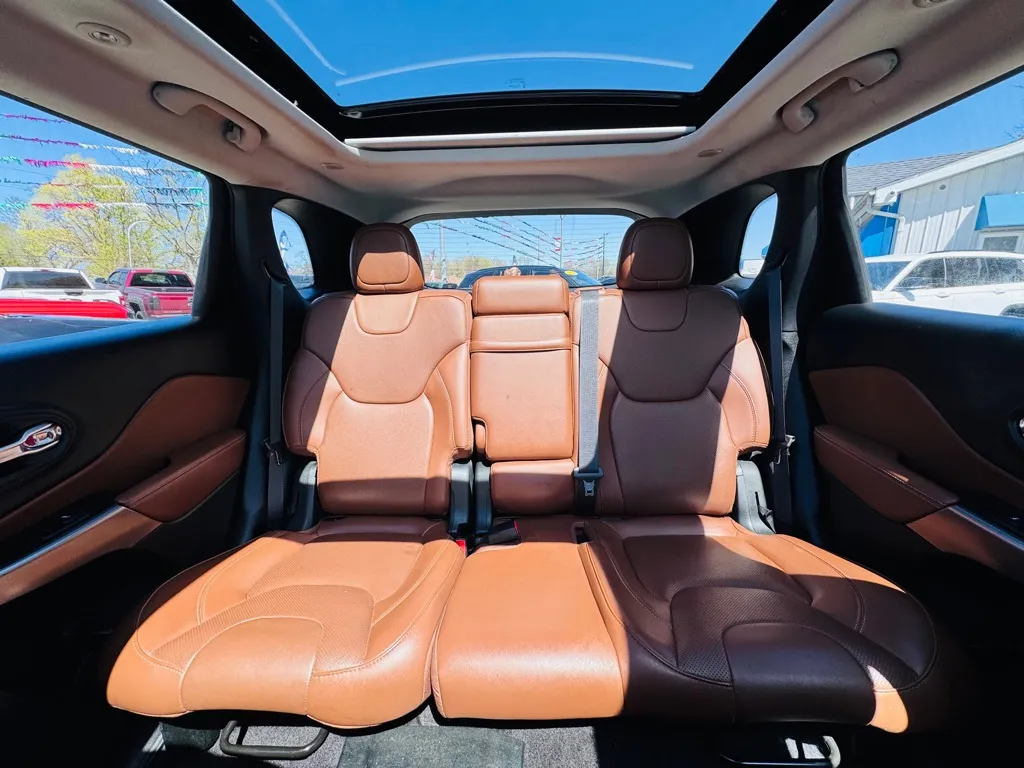 2019 Jeep Cherokee Overland photo 30