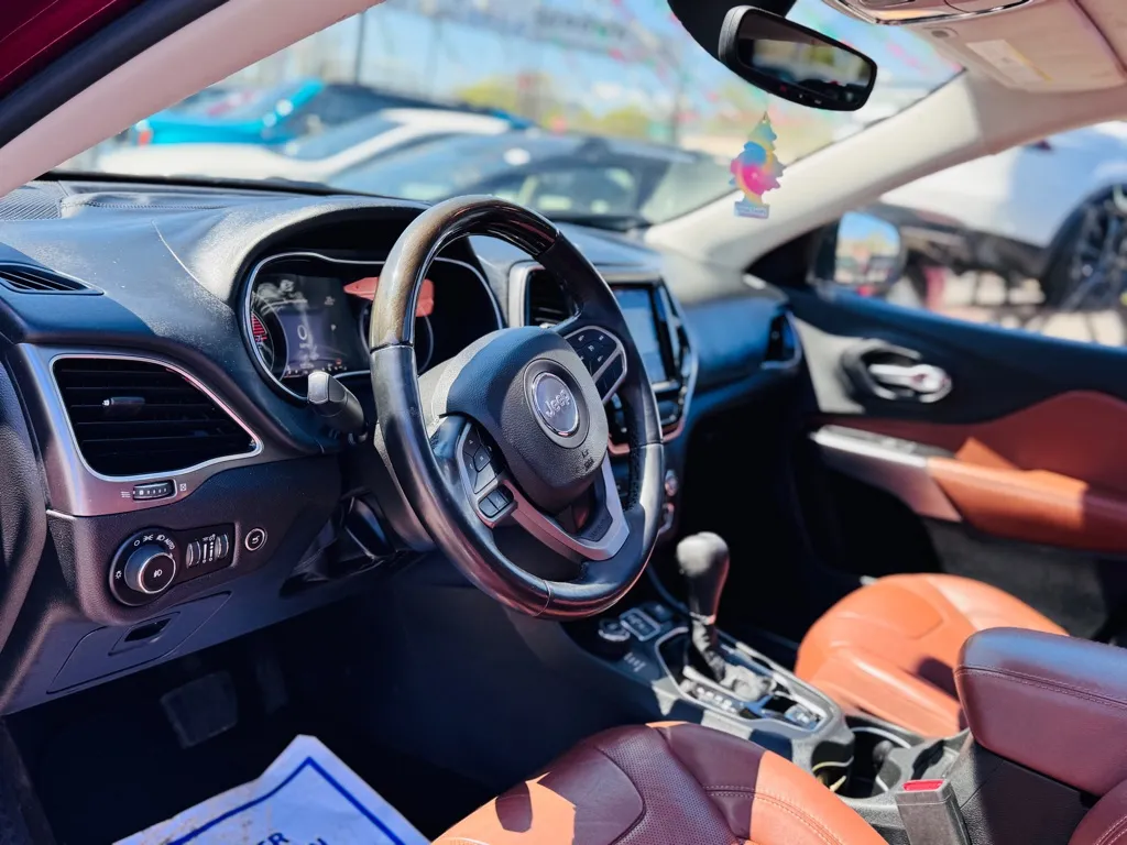 2019 Jeep Cherokee Overland photo 26