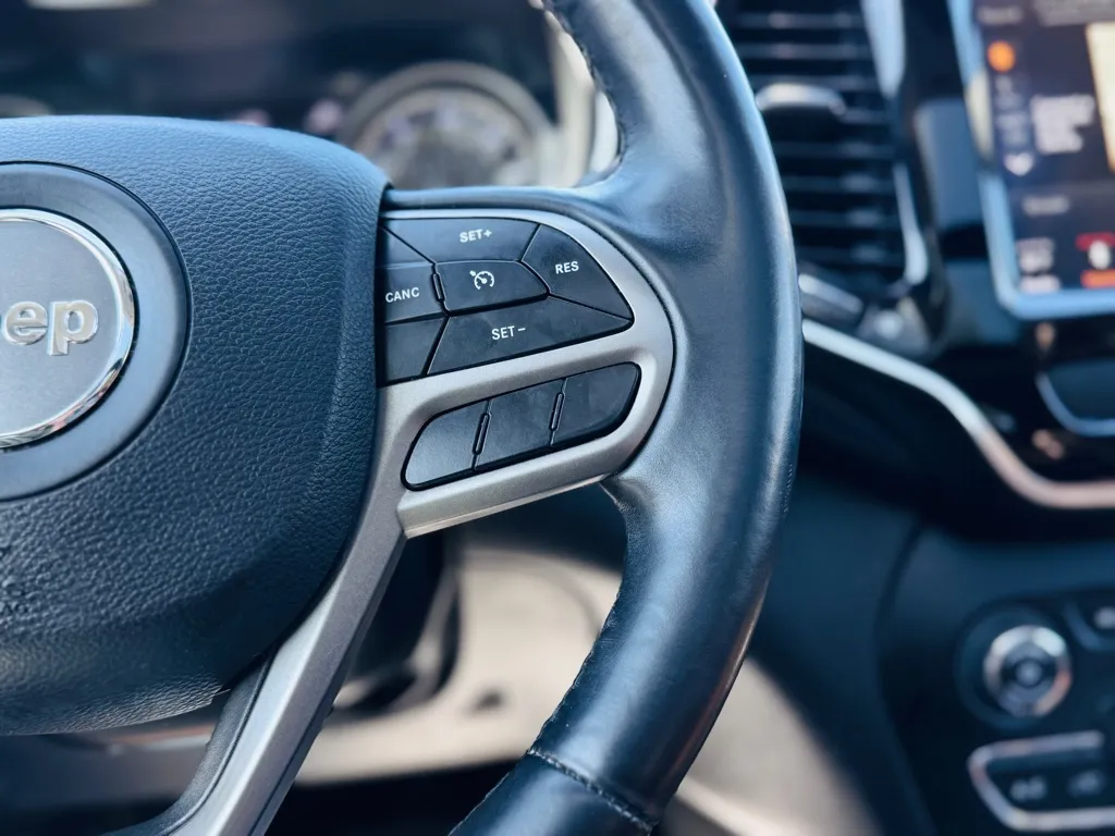 2019 Jeep Cherokee Overland photo 33