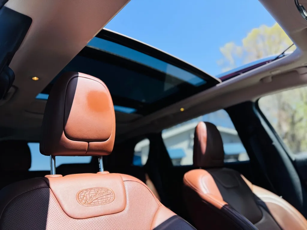 2019 Jeep Cherokee Overland photo 12