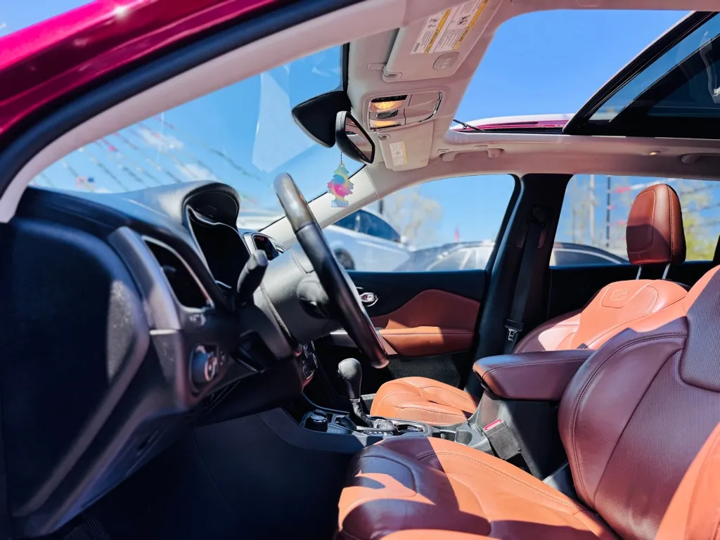 2019 Jeep Cherokee Overland photo 9