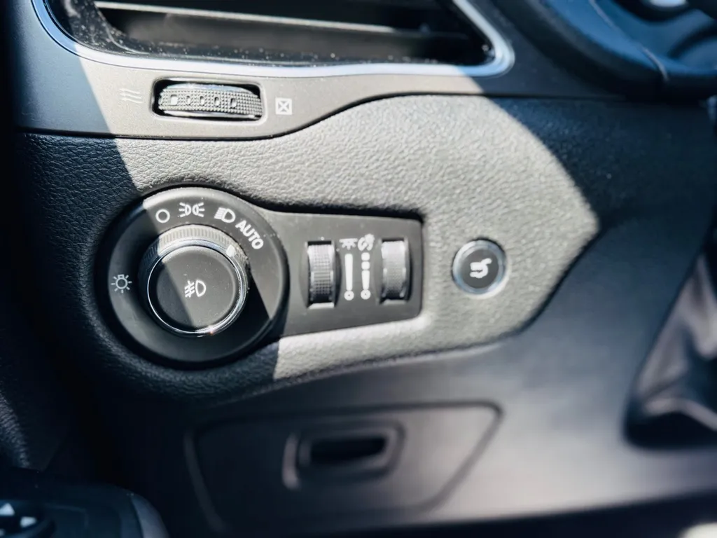 2019 Jeep Cherokee Overland photo 48