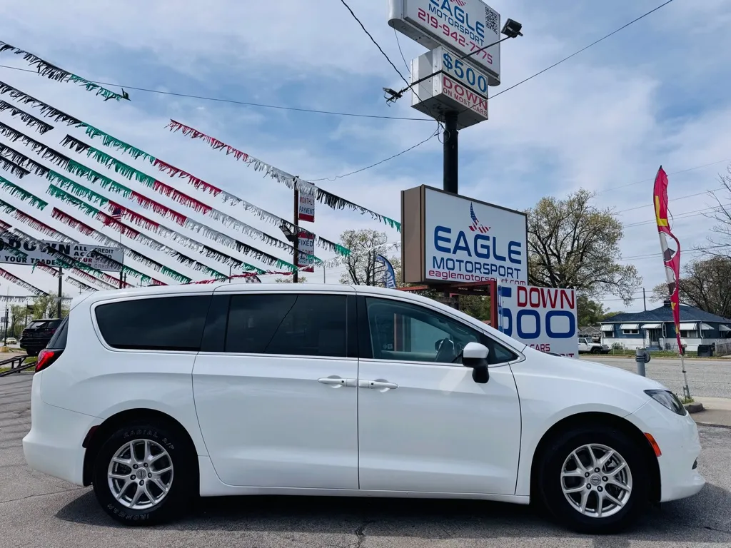 2023 Chrysler Voyager LX photo 30