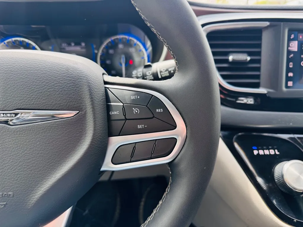 2023 Chrysler Voyager LX photo 40