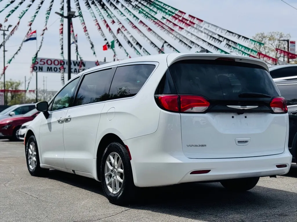 2023 Chrysler Voyager LX photo 31