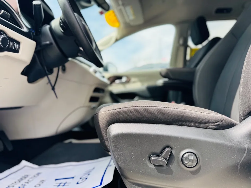 2023 Chrysler Voyager LX photo 35
