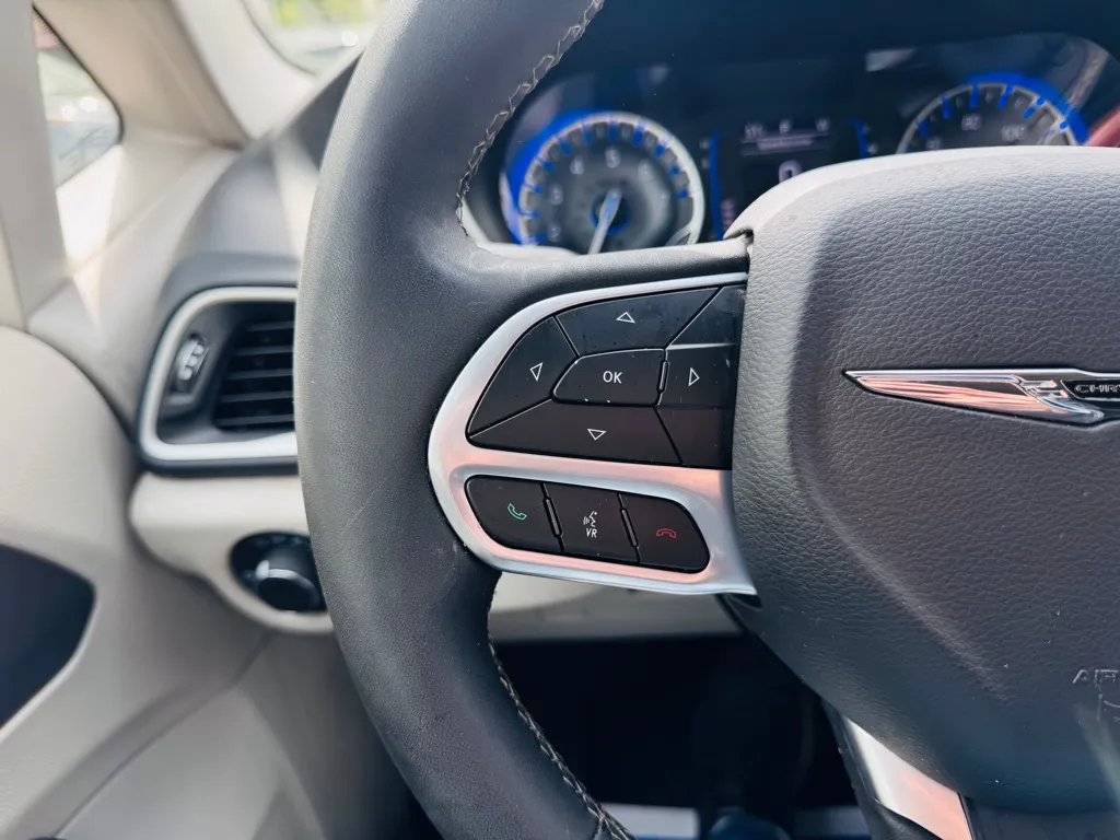2023 Chrysler Voyager LX photo 12