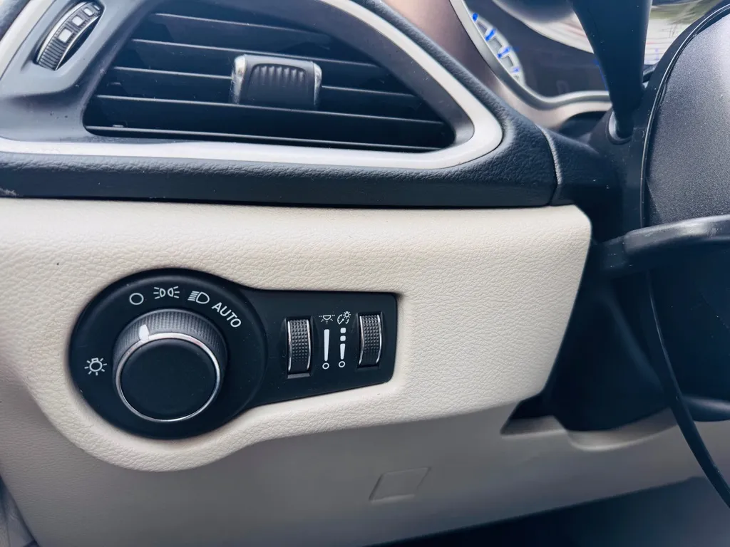 2023 Chrysler Voyager LX photo 39