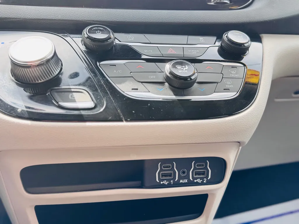 2023 Chrysler Voyager LX photo 28