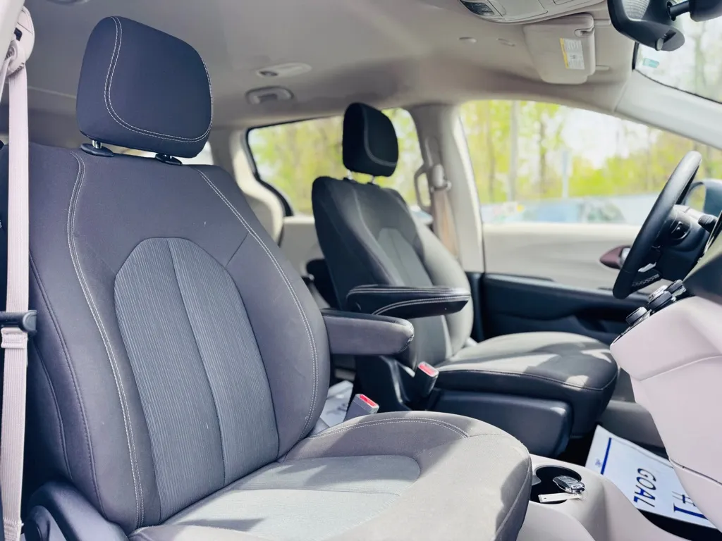 2023 Chrysler Voyager LX photo 23