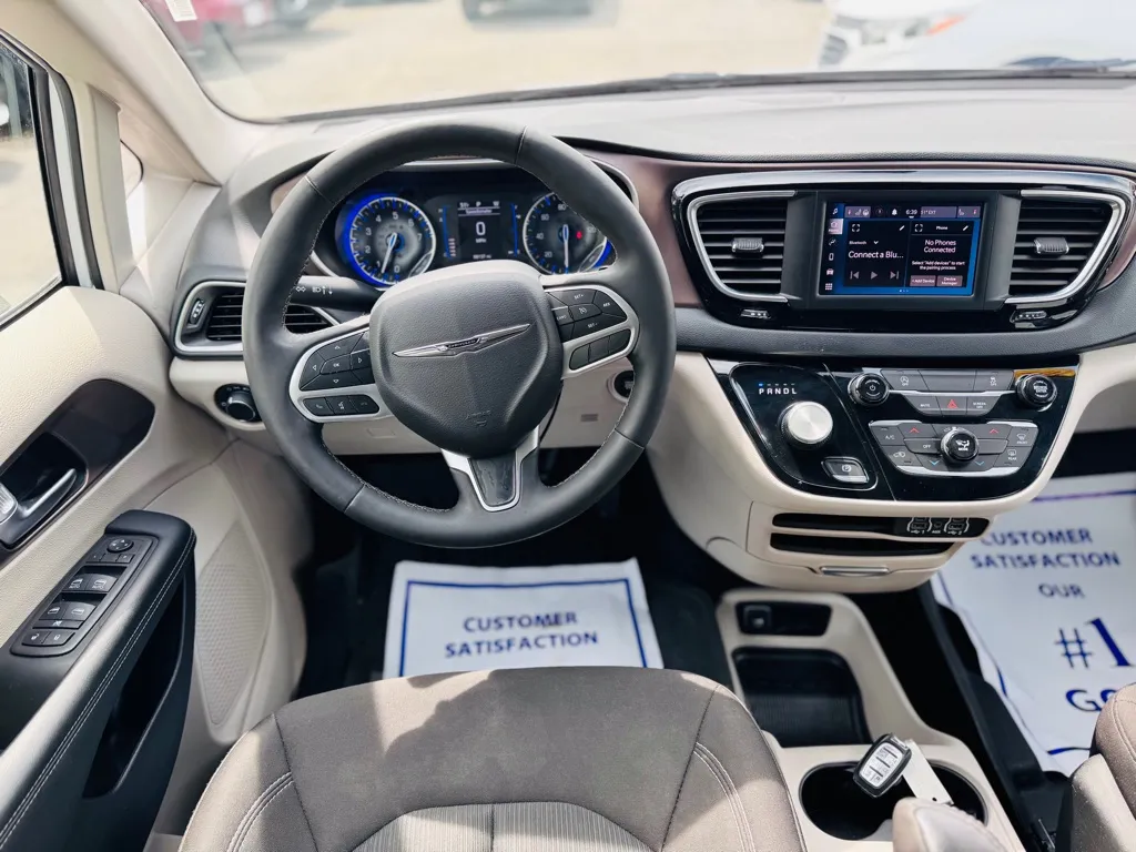 2023 Chrysler Voyager LX photo 11