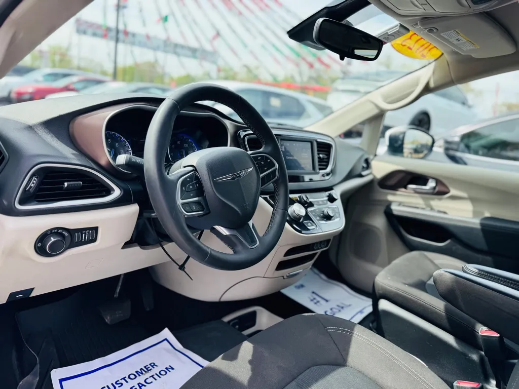 2023 Chrysler Voyager LX photo 21
