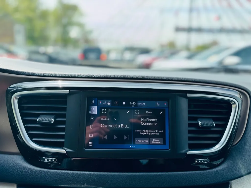 2023 Chrysler Voyager LX photo 27