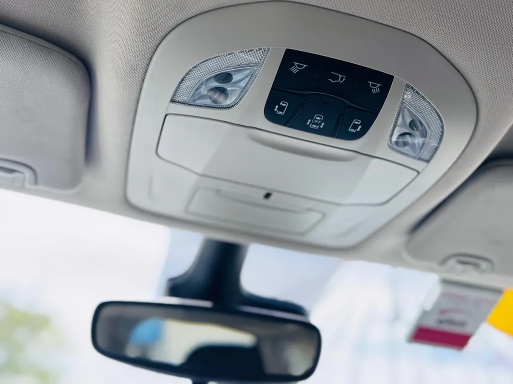 2023 Chrysler Voyager LX photo 13