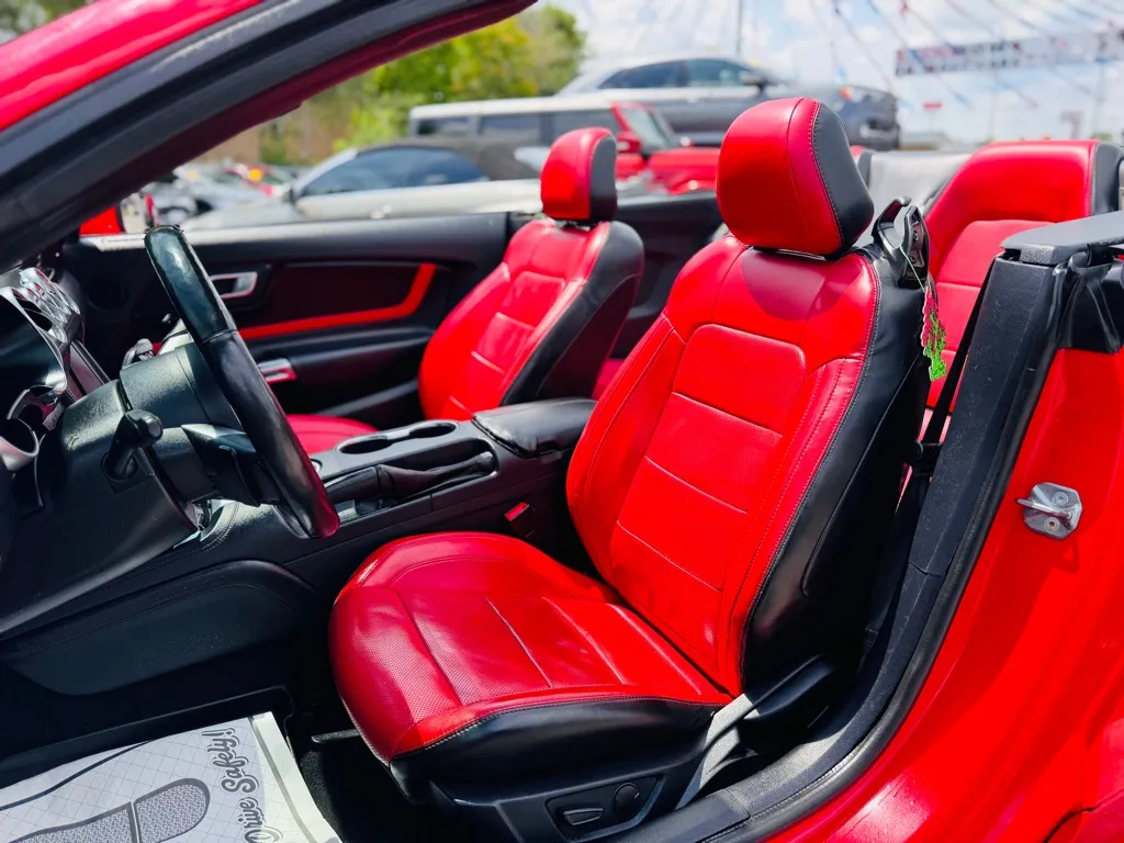 2020 Ford Mustang GT Convertible photo 23