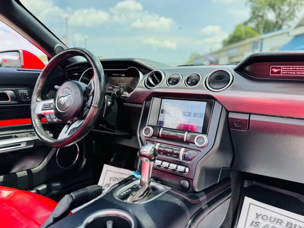 2020 Ford Mustang GT Convertible photo 24