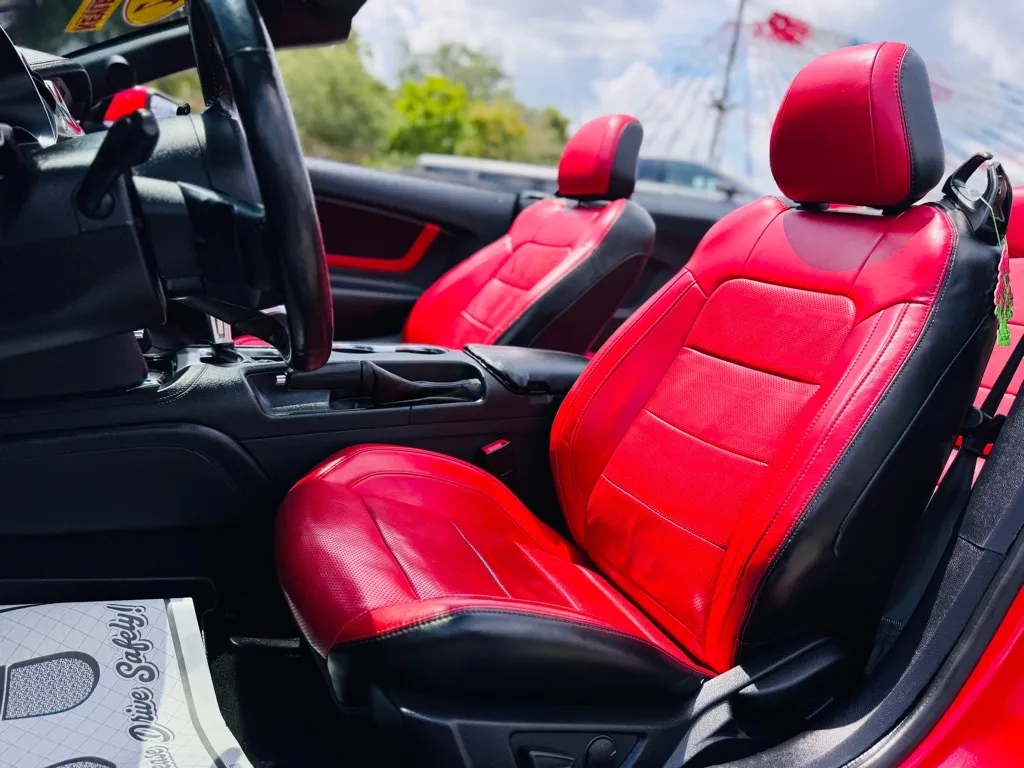 2020 Ford Mustang GT Convertible photo 8
