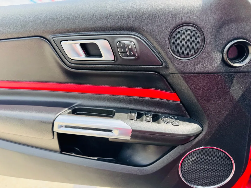 2020 Ford Mustang GT Convertible photo 7