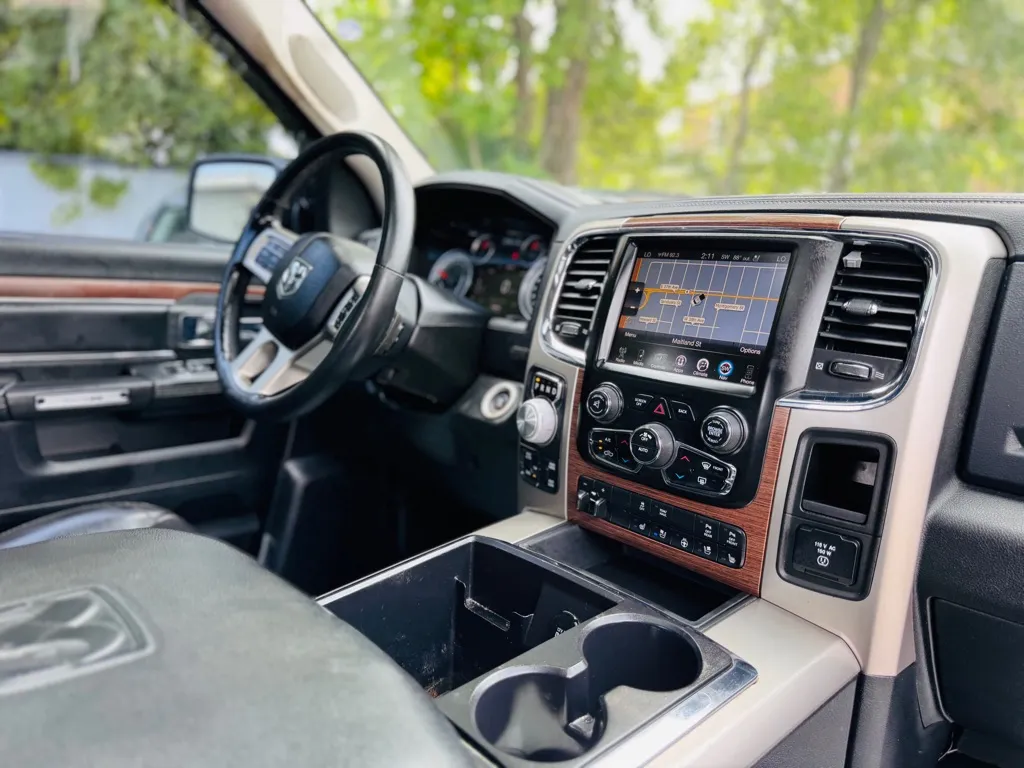 2015 Ram 1500 Laramie photo 23