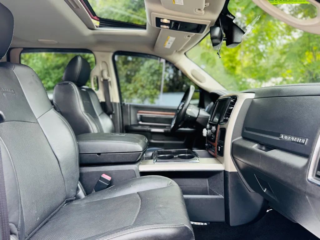 2015 Ram 1500 Laramie photo 10