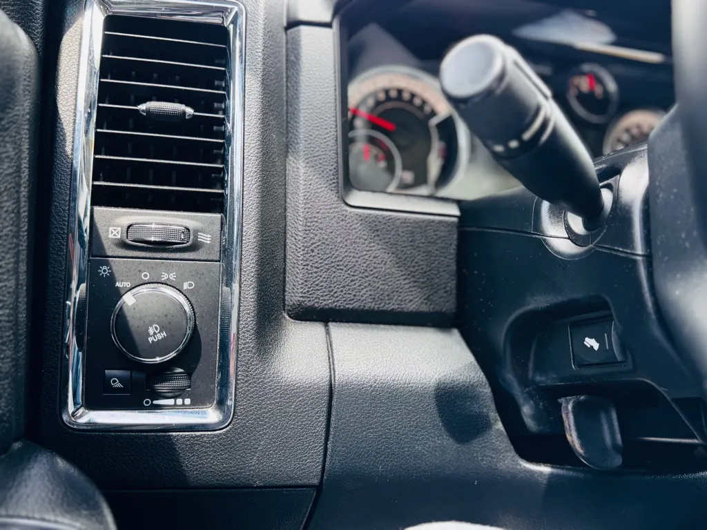 2015 Ram 1500 Laramie photo 13