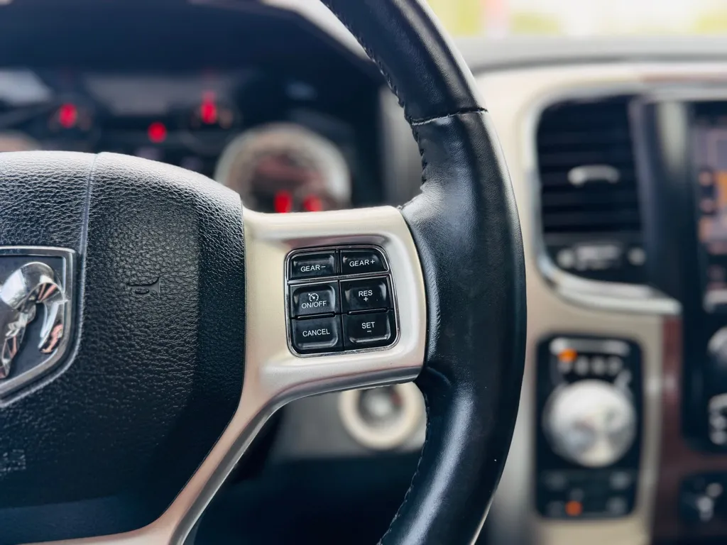 2015 Ram 1500 Laramie photo 14