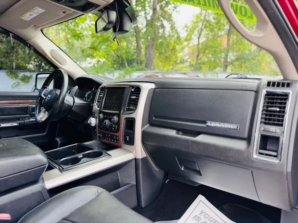 2015 Ram 1500 Laramie photo 9