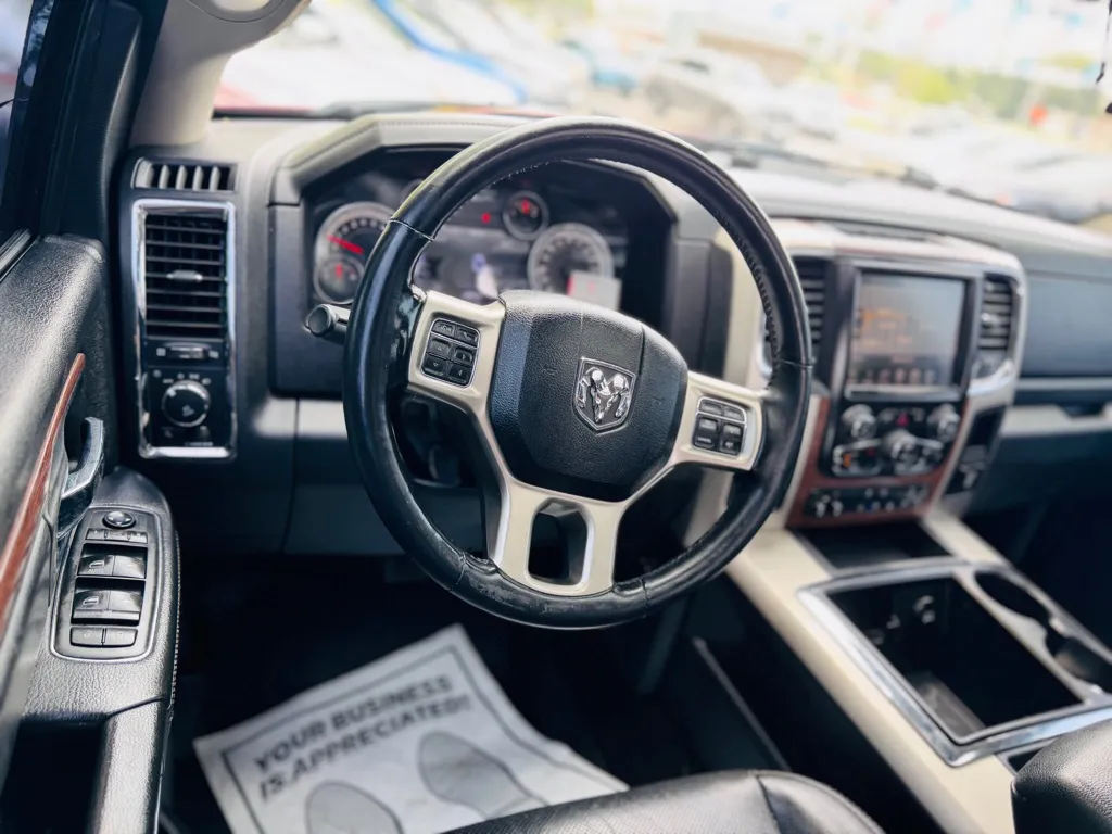 2015 Ram 1500 Laramie photo 12