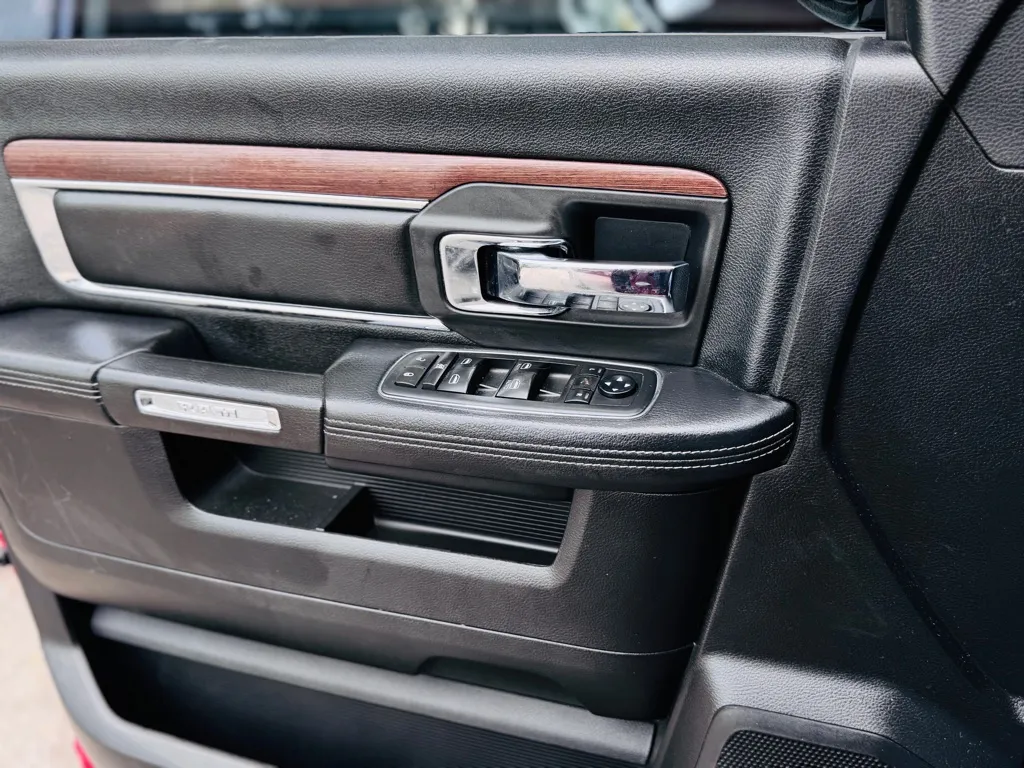 2015 Ram 1500 Laramie photo 7