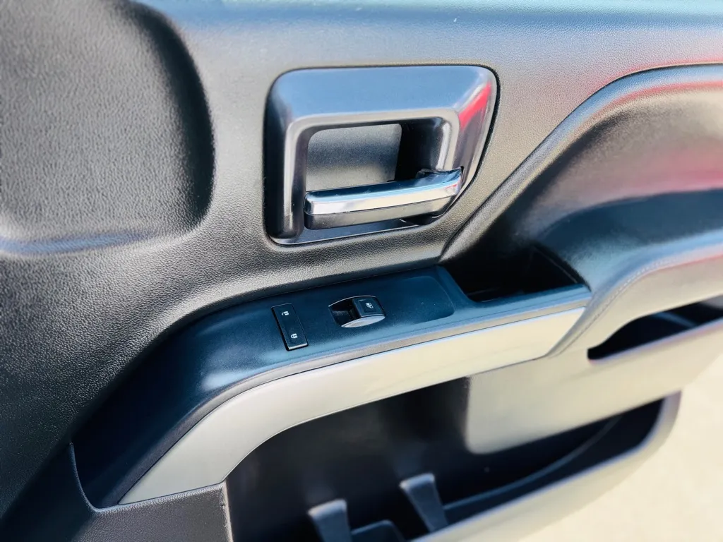 2015 Chevrolet Silverado 1500 LT photo 4