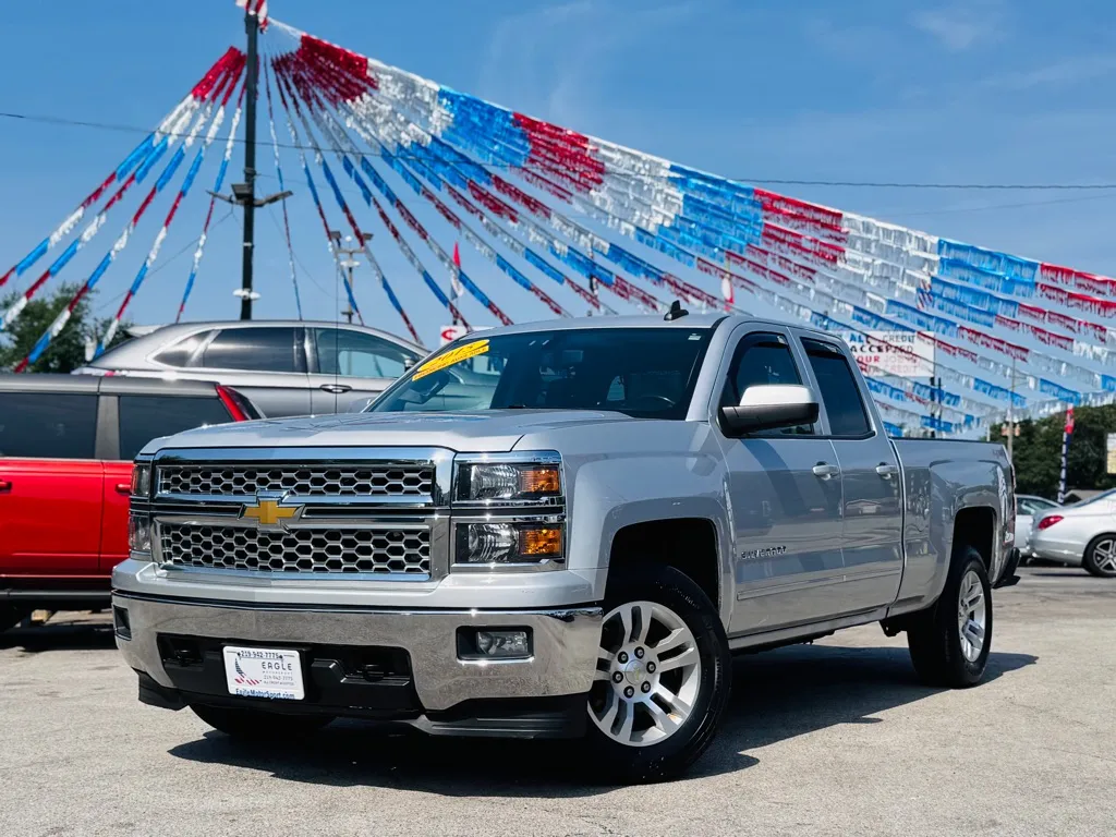 2015 Chevrolet Silverado 1500 LT photo 3