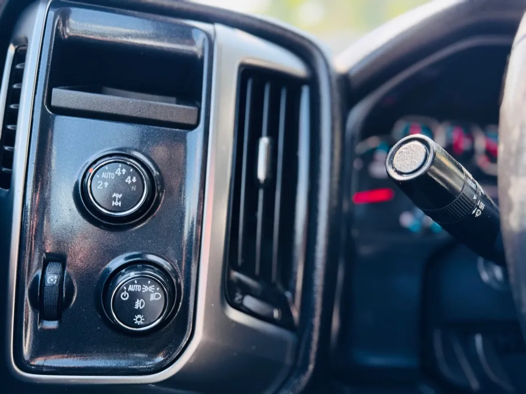 2015 Chevrolet Silverado 1500 LT photo 28