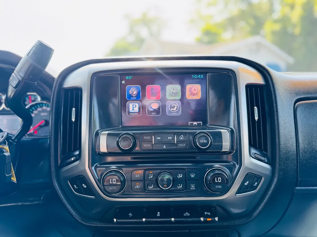 2015 Chevrolet Silverado 1500 LT photo 9