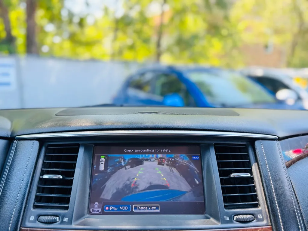 2017 Infiniti QX80 Base photo 16