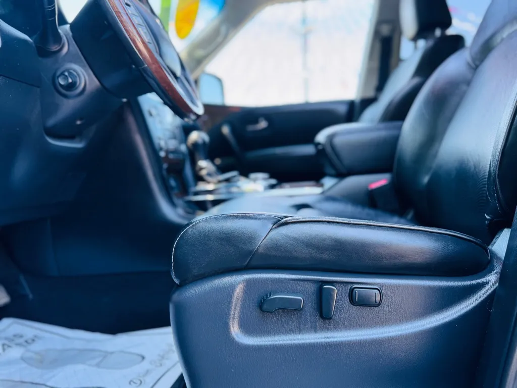 2017 Infiniti QX80 Base photo 6