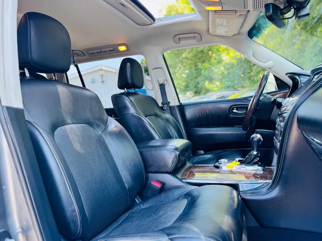 2017 Infiniti QX80 Base photo 9