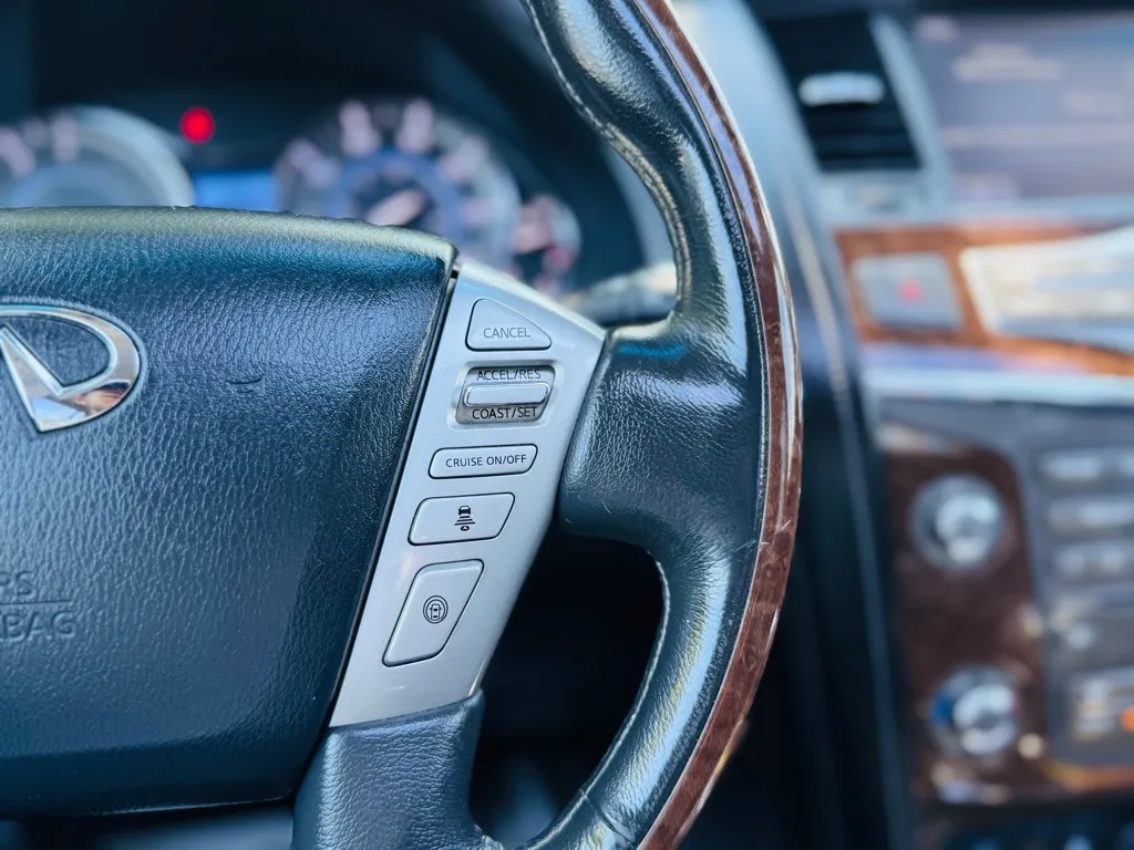 2017 Infiniti QX80 Base photo 33