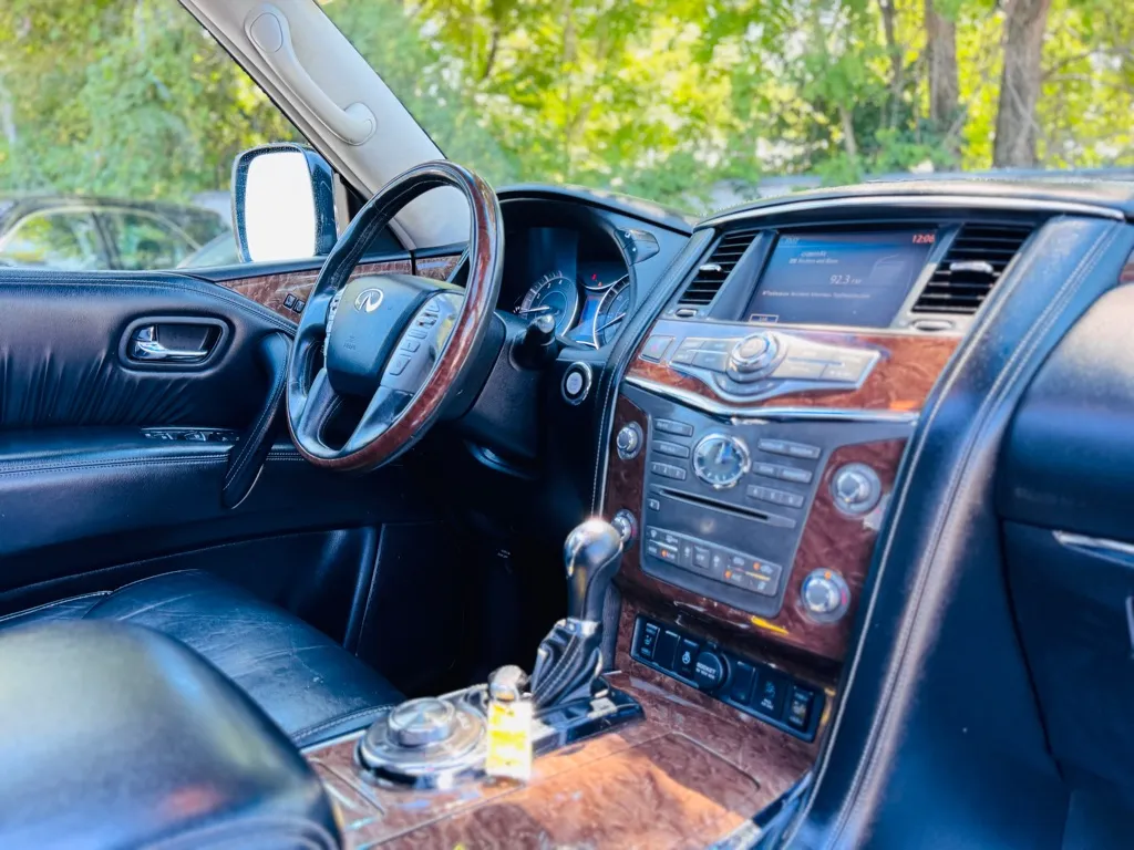2017 Infiniti QX80 Base photo 8
