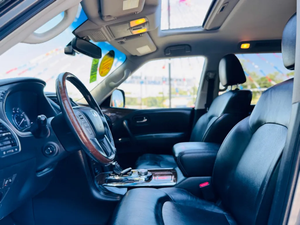 2017 Infiniti QX80 Base photo 25