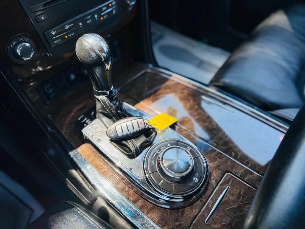 2017 Infiniti QX80 Base photo 37