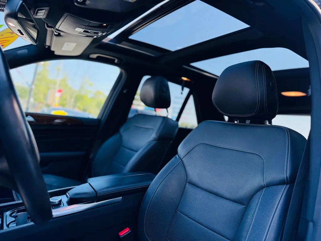 2015 Mercedes Benz ML 400 4MATIC photo 25