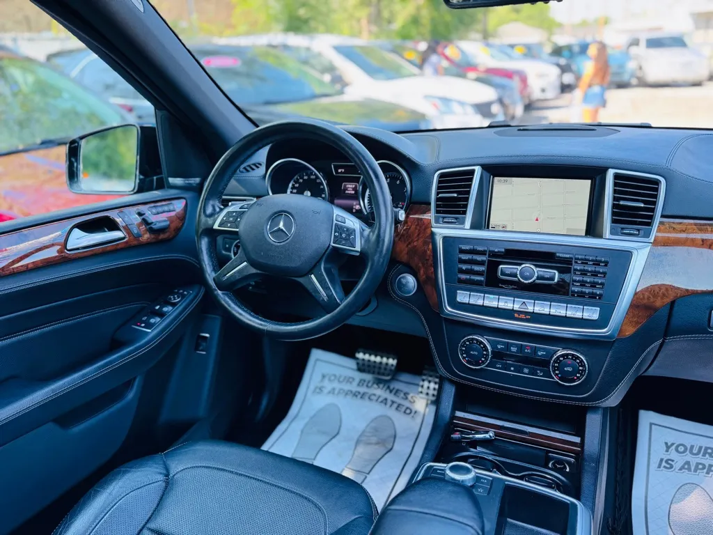 2015 Mercedes Benz ML 400 4MATIC photo 12