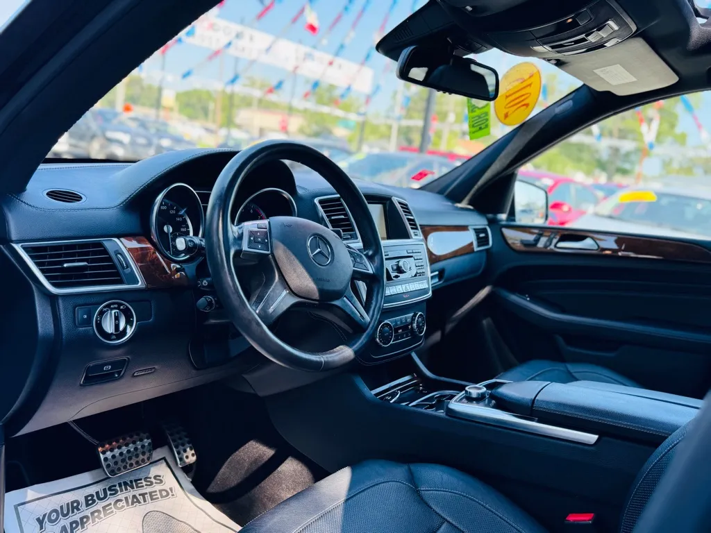 2015 Mercedes Benz ML 400 4MATIC photo 24